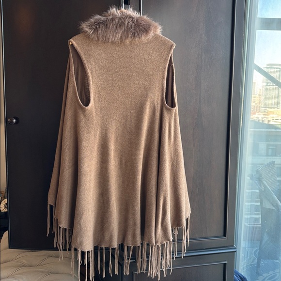 Brown Sleeveless Vest Sweater with Faux Fur Trim - Picture 4 of 13